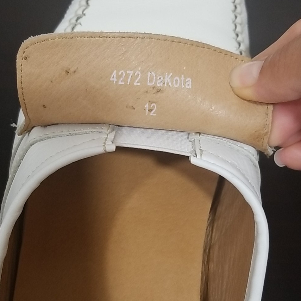 Men Shoes - Picture 5 of 6